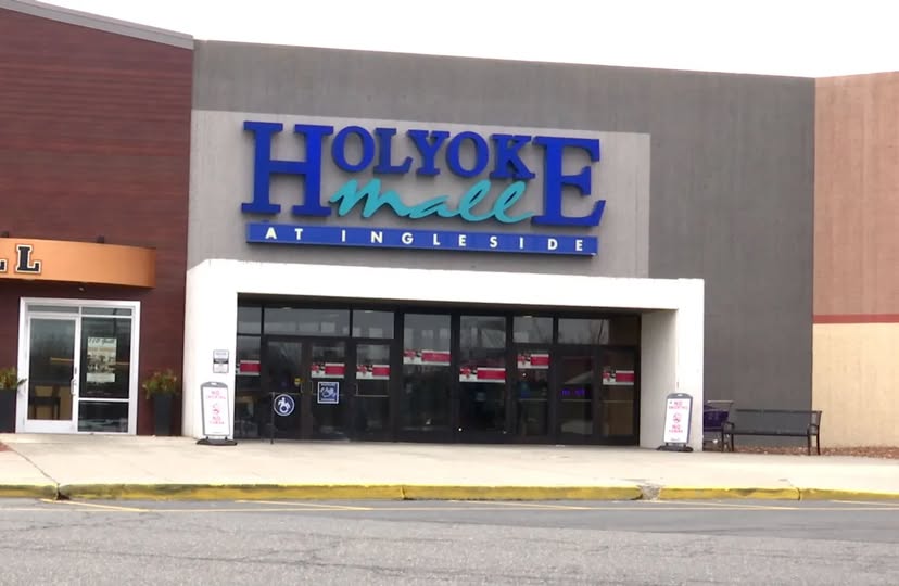 Holyoke Mall Shooting: Heavy Police Response at The Holyoke Mall at Ingleside in Holyoke, MA